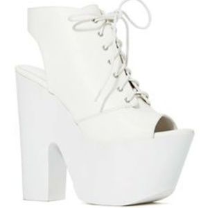 Nasty Gal, White platforms sandals size 7